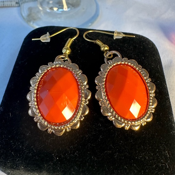 Orange and goldtone drippy earrings - Picture 4 of 4
